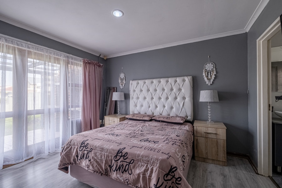 6 Bedroom Property for Sale in Summerstrand Eastern Cape